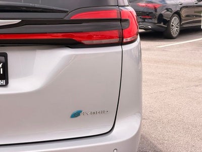 2023 Chrysler Pacifica Hybrid Touring L