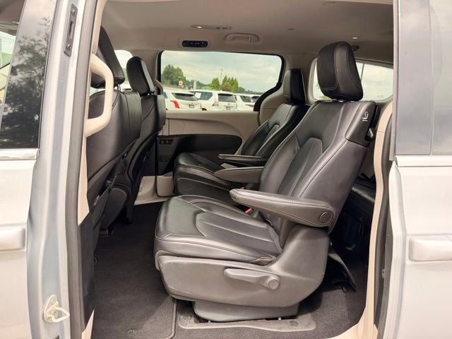 2023 Chrysler Pacifica Hybrid Touring L