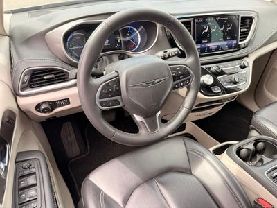 2023 Chrysler Pacifica Hybrid Touring L