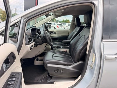 2023 Chrysler Pacifica Hybrid Touring L