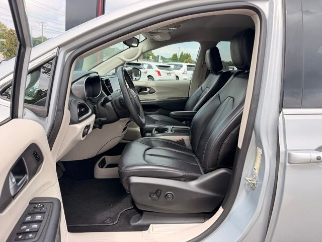 2023 Chrysler Pacifica Hybrid Touring L