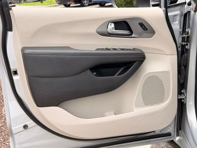 2023 Chrysler Pacifica Hybrid Touring L