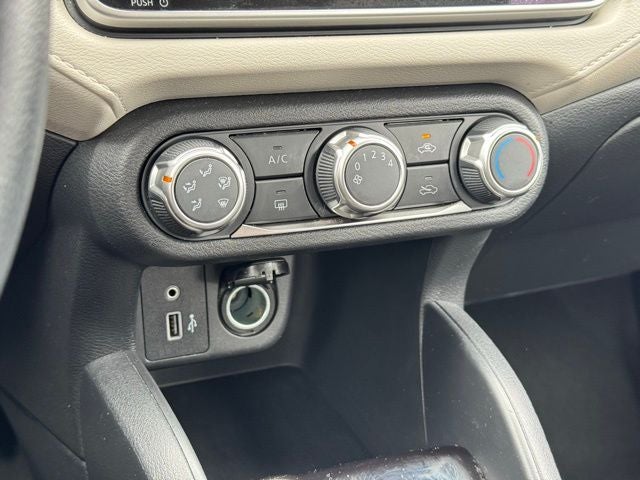 2022 Nissan Versa 1.6 SV