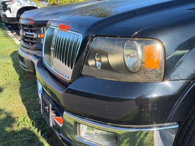 2006 Lincoln Mark LT Base