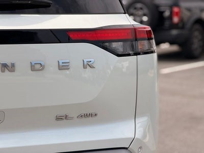2023 Nissan Pathfinder SL