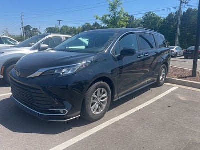 2022 Toyota Sienna XLE 7 Passenger