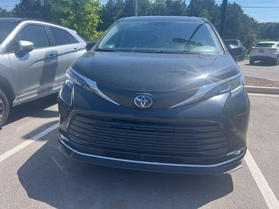 2022 Toyota Sienna XLE 7 Passenger