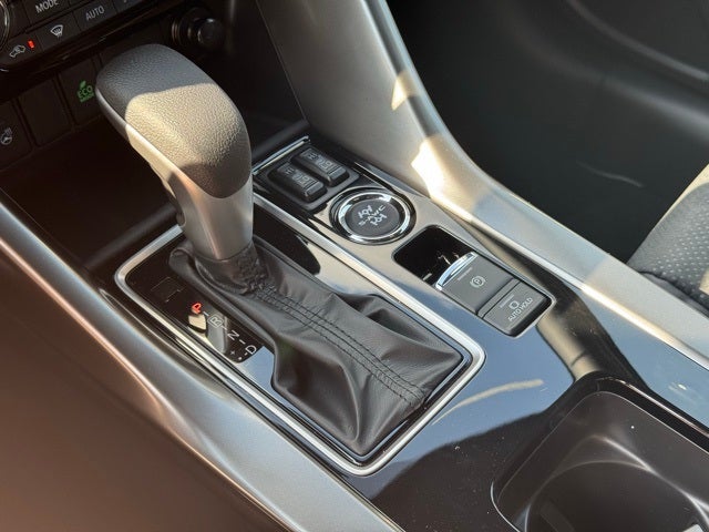 2025 Mitsubishi Eclipse Cross Base