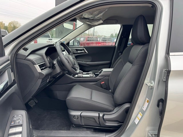 2025 Mitsubishi Outlander ES