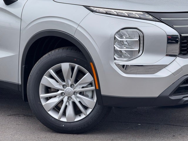 2025 Mitsubishi Outlander ES