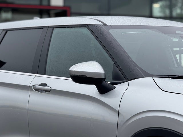 2025 Mitsubishi Outlander ES