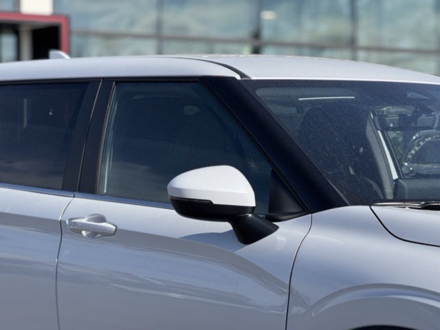 2025 Mitsubishi Outlander ES