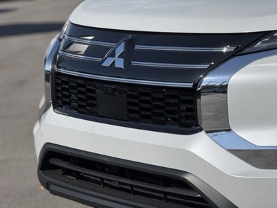 2025 Mitsubishi Outlander ES