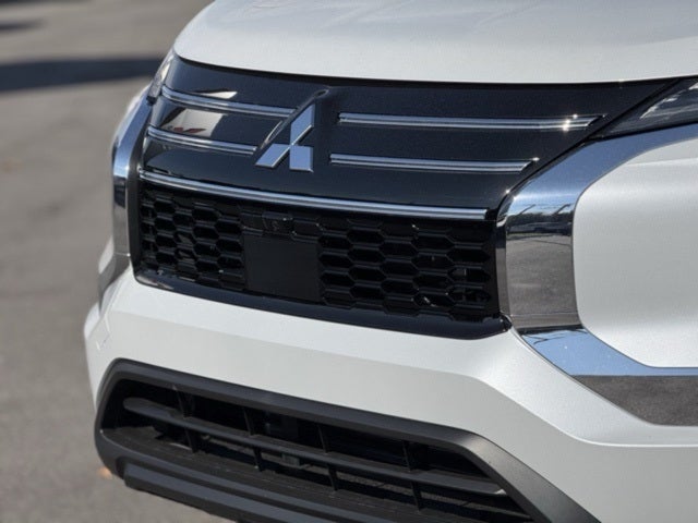 2025 Mitsubishi Outlander ES