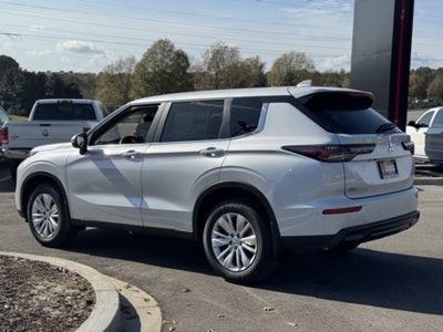 2025 Mitsubishi Outlander ES