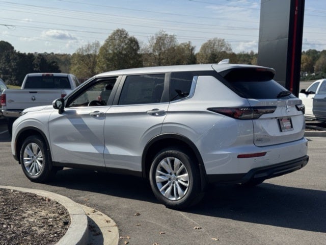 2025 Mitsubishi Outlander ES