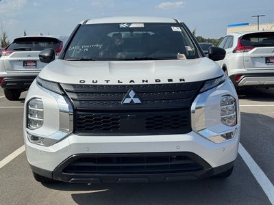 2023 Mitsubishi Outlander Base