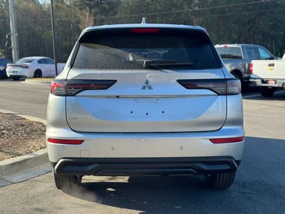 2026 Mitsubishi Outlander ES