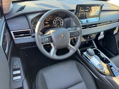 2026 Mitsubishi Outlander ES