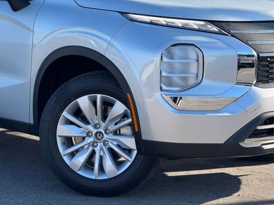 2026 Mitsubishi Outlander ES