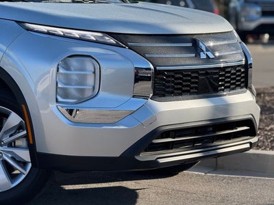 2026 Mitsubishi Outlander ES