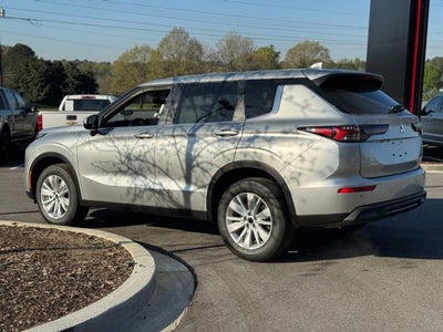 2026 Mitsubishi Outlander ES