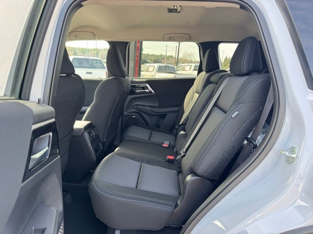 2026 Mitsubishi Outlander ES