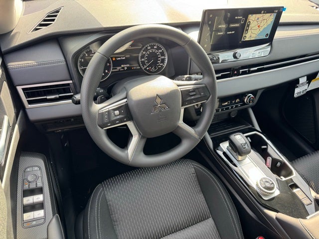 2026 Mitsubishi Outlander ES