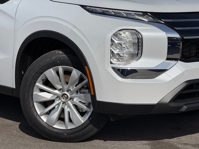 2026 Mitsubishi Outlander ES