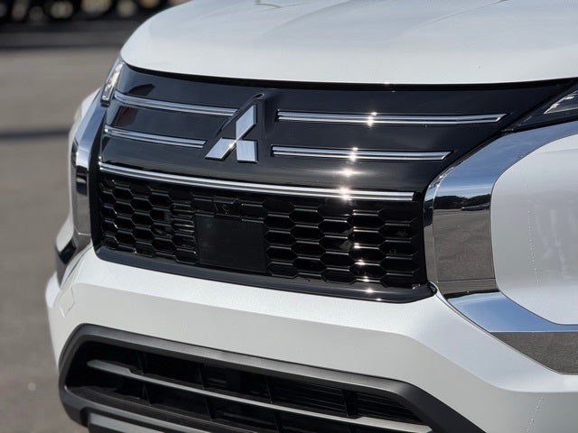 2026 Mitsubishi Outlander ES