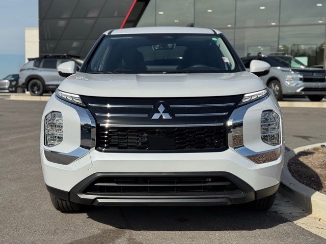 2026 Mitsubishi Outlander ES