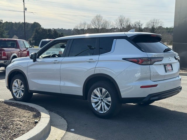 2026 Mitsubishi Outlander ES