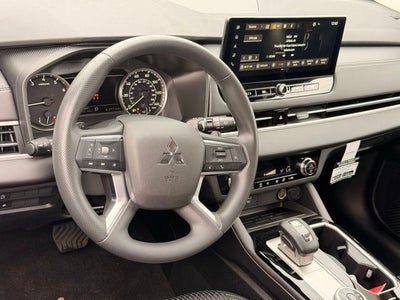 2026 Mitsubishi Outlander ES