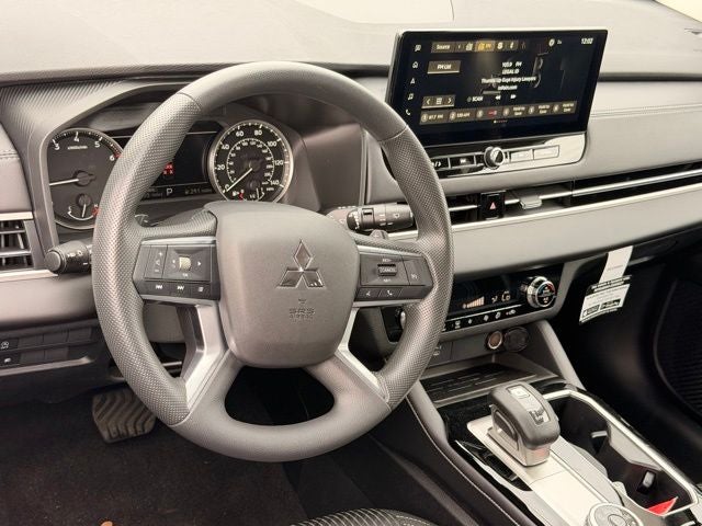 2026 Mitsubishi Outlander ES