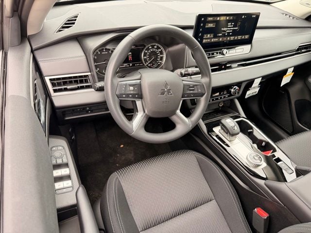 2026 Mitsubishi Outlander ES
