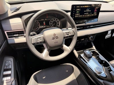 2026 Mitsubishi Outlander ES