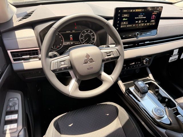 2026 Mitsubishi Outlander ES