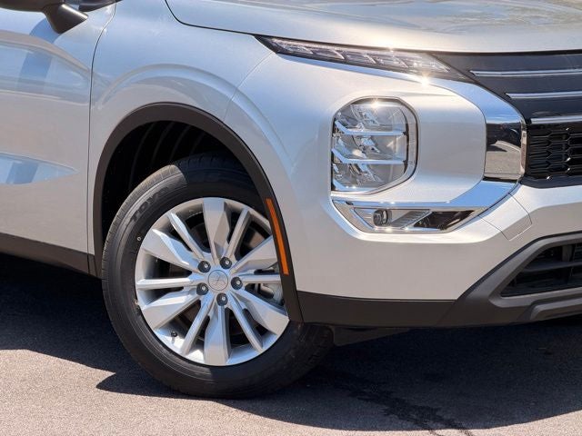 2026 Mitsubishi Outlander ES