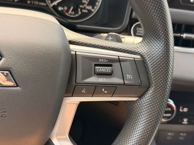 2026 Mitsubishi Outlander ES