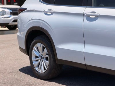 2026 Mitsubishi Outlander ES