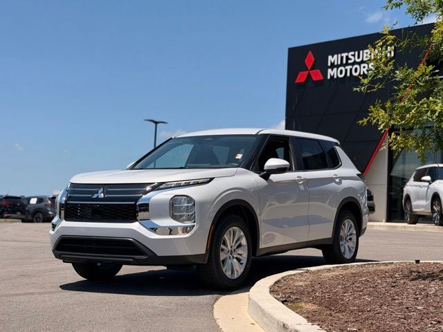 2026 Mitsubishi Outlander ES