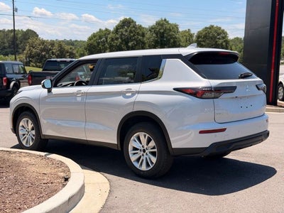 2026 Mitsubishi Outlander ES