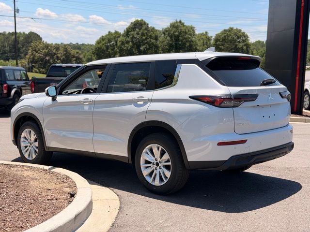 2026 Mitsubishi Outlander ES