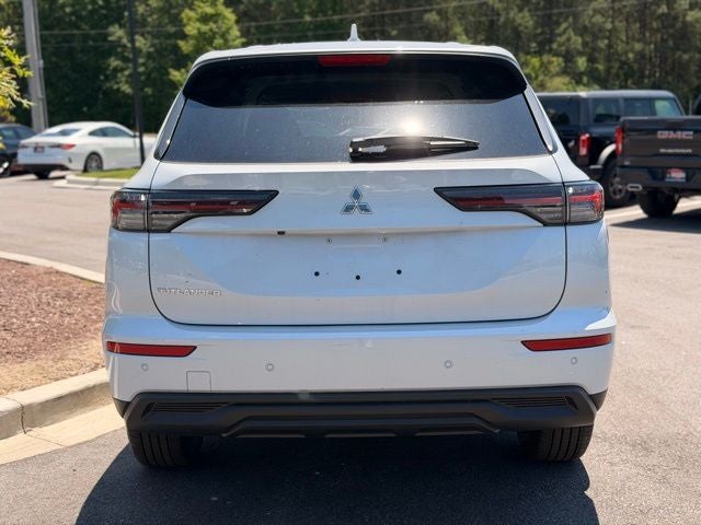 2026 Mitsubishi Outlander ES