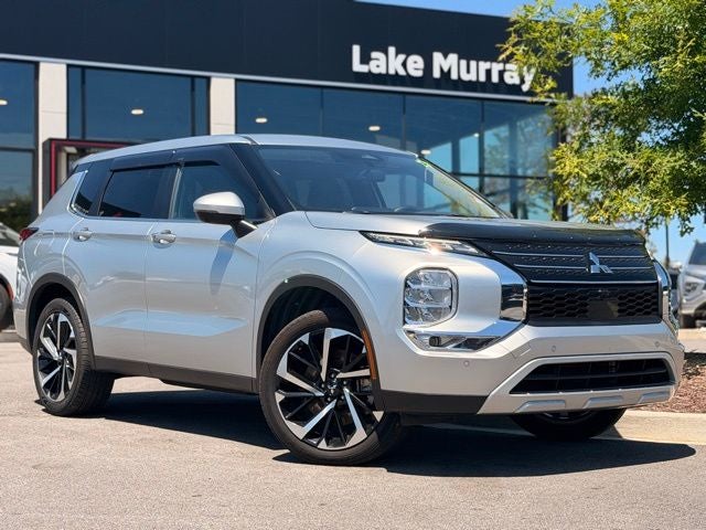 2024 Mitsubishi Outlander SE 2WD's photo