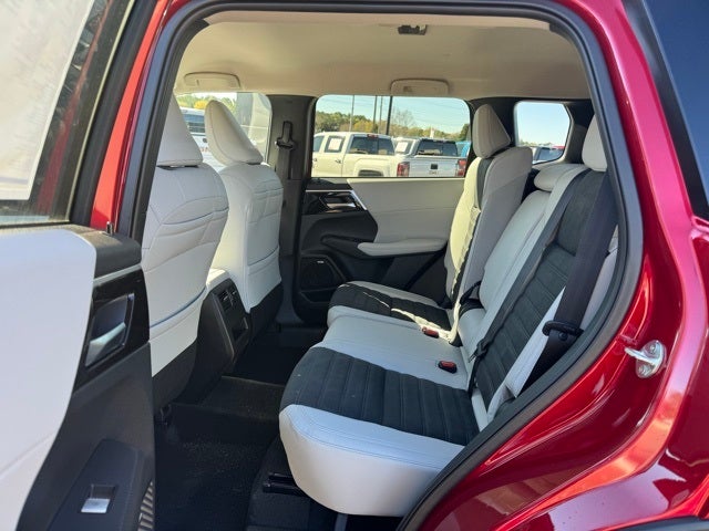 2025 Mitsubishi Outlander SE