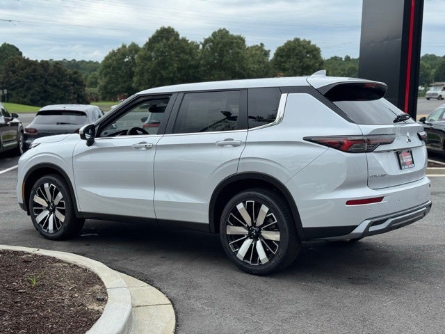 2025 Mitsubishi Outlander SE
