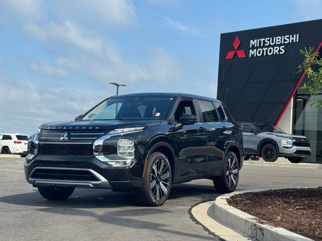 2025 Mitsubishi Outlander SE