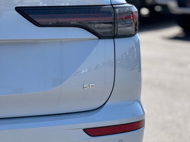 2026 Mitsubishi Outlander Base