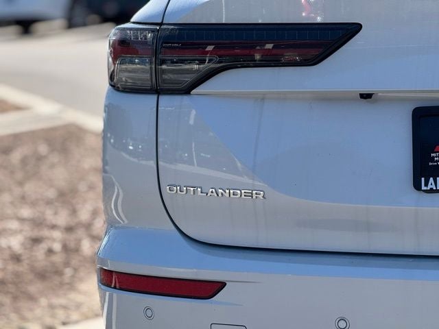 2026 Mitsubishi Outlander Base